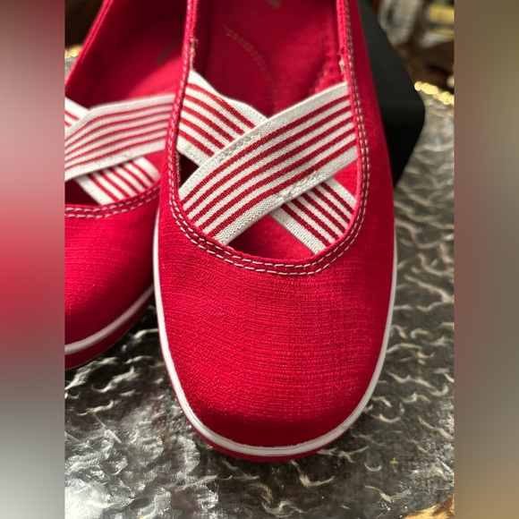 NEW Grasshoppers Nantucket Red Comfort Flats • Size 8M • Canvas Slip-On Shoes - Picture 9 of 17